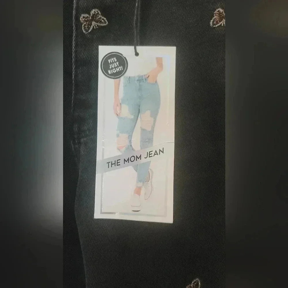 NWT Tinseltown Junior's Butterfly Pattern Distressed Jeans Size 5 - Picture 3 of 8